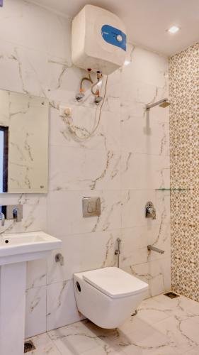 four_bed_family_room_non-view_7