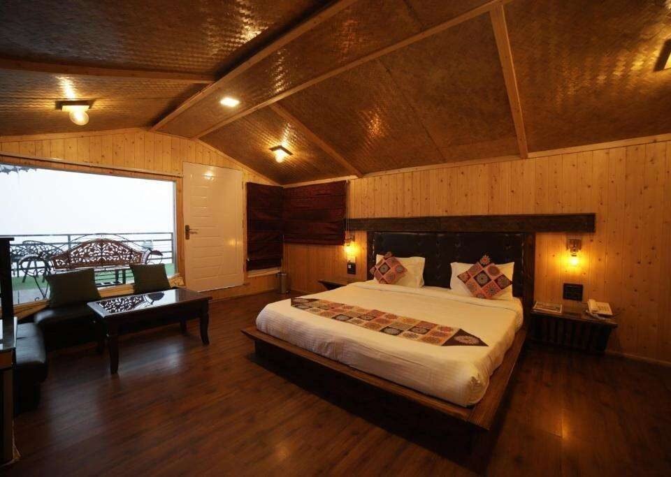 Lake View Rooftop Cottage 1