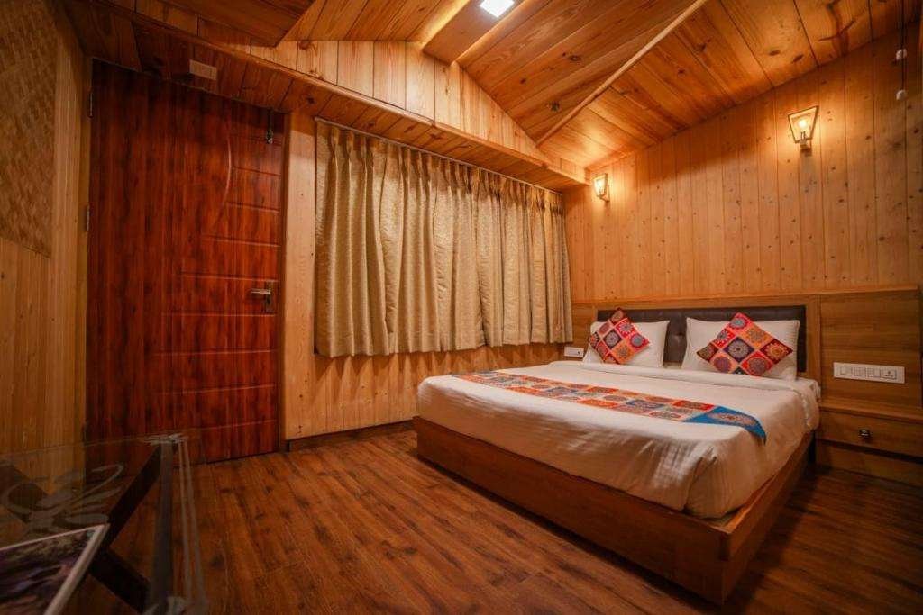 lake View Luxury Cottage 3